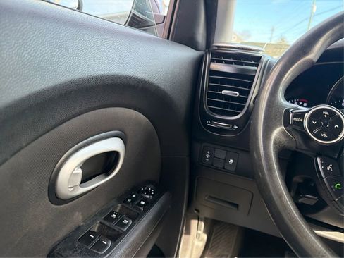 Used 2014 Kia Soul + image 18