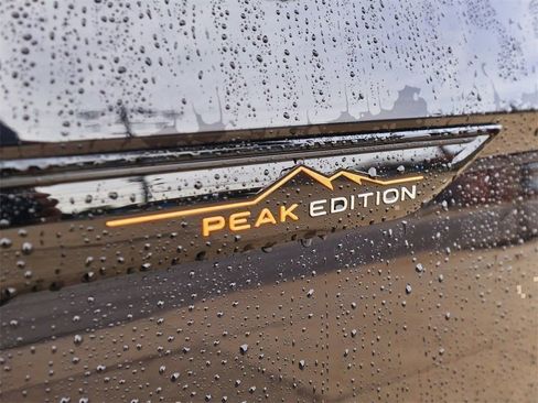 New 2026 Volkswagen Atlas Peak Edition image 9