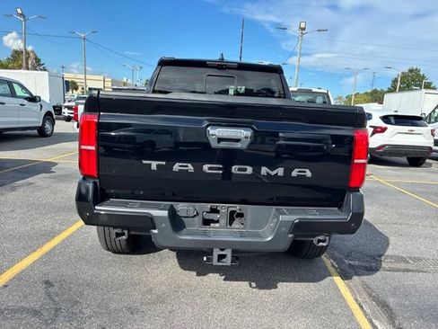 Used 2024 Toyota Tacoma Limited w/ Limited Package (LT) AWD/4WD image 4