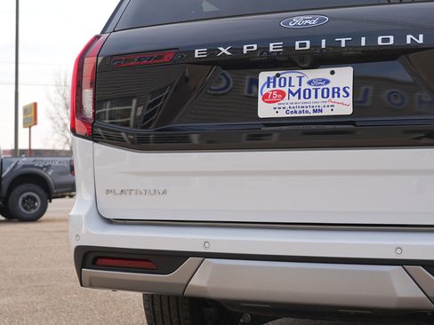 Used 2025 Ford Expedition Max Platinum w/ Driver's Package image 12