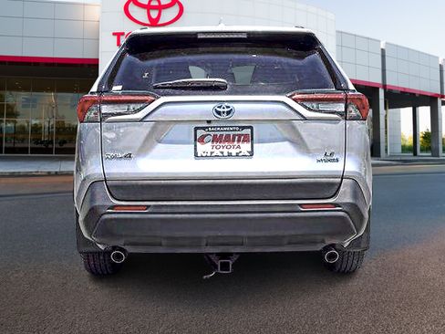 Used 2023 Toyota RAV4 LE AWD/4WD image 6