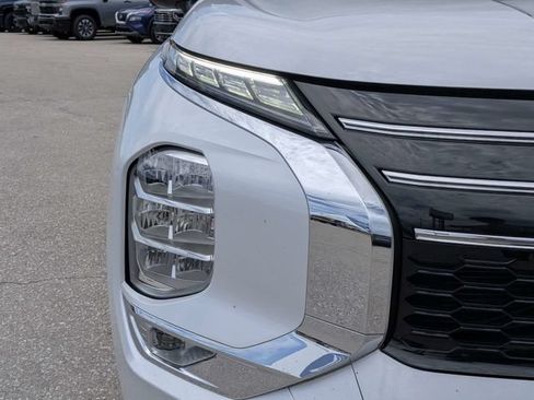 Used 2025 Mitsubishi Outlander SEL FWD image 10