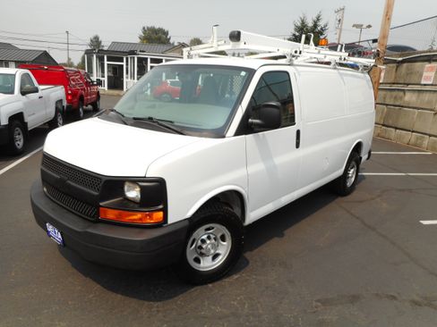 Used 2016 Chevrolet Express 2500 w/ Cold Climate Package RWD image 8