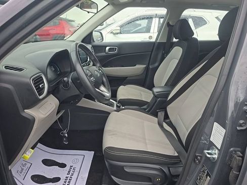 Used 2025 Hyundai Venue SEL FWD image 8