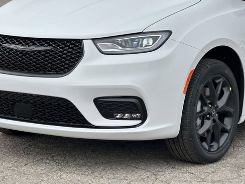 New 2026 Chrysler Pacifica Limited w/ S Appearance Package image 7