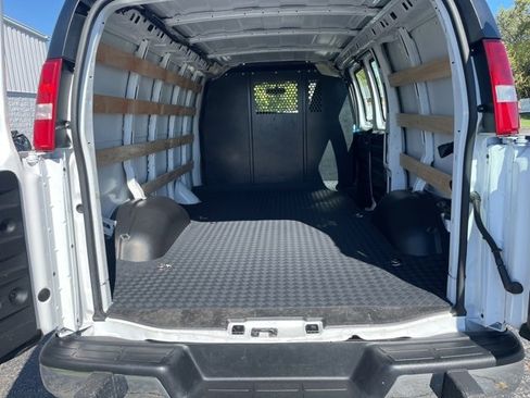 Used 2024 Chevrolet Express 2500 Work Van w/ Driver Convenience Package image 13