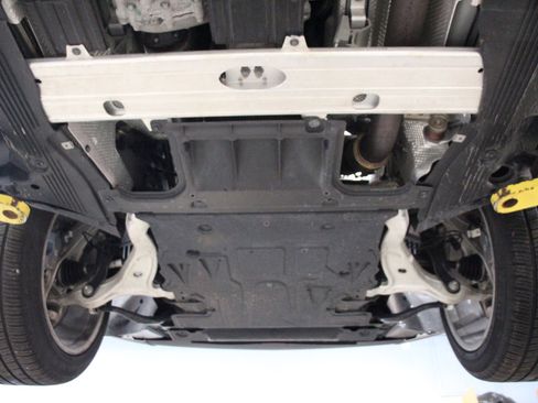 Used 2021 Mercedes-Benz GLE 350 4MATIC w/ AMG Line Exterior image 99