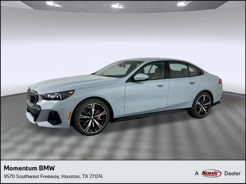 Used 2026 BMW 530i w/ M Sport Package RWD image 1