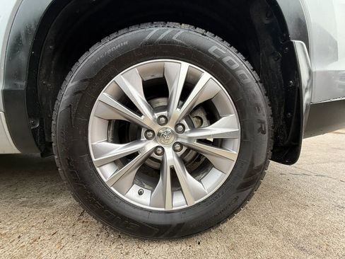 Used 2015 Toyota Highlander XLE FWD image 26