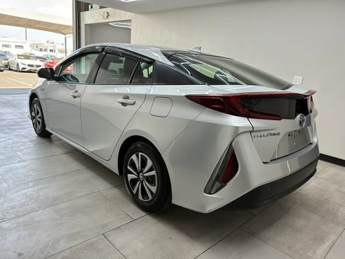 Used 2018 Toyota Prius Prime Plus w/ Carpet Mat Package FWD image 4