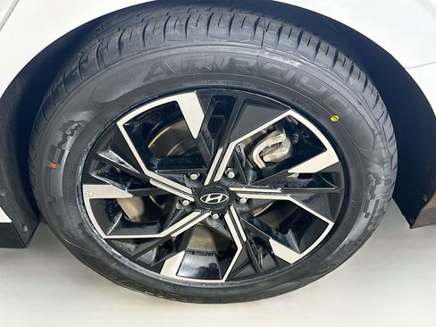 Used 2025 Hyundai Sonata SEL FWD image 11
