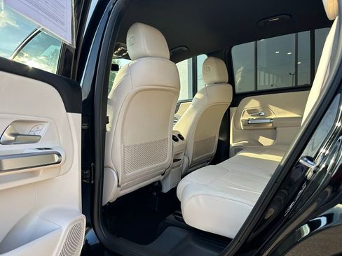 Used 2023 Mercedes-Benz GLB 250 4MATIC w/ Premium Package image 29