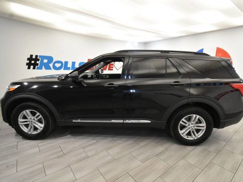 Used 2022 Ford Explorer XLT image 2