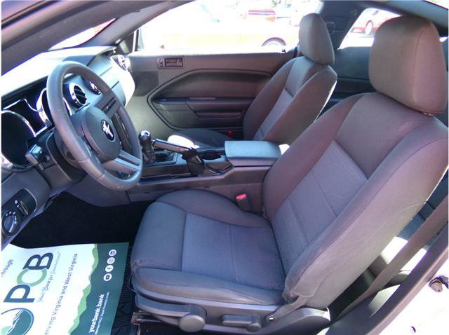 Used 2005 Ford Mustang Premium RWD image 4
