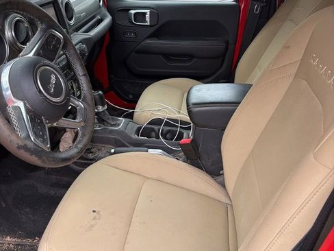 Used 2018 Jeep Wrangler Unlimited Sahara AWD/4WD image 9