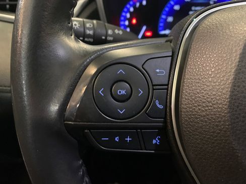 Used 2022 Toyota Corolla Cross XLE w/ Convenience Package image 21