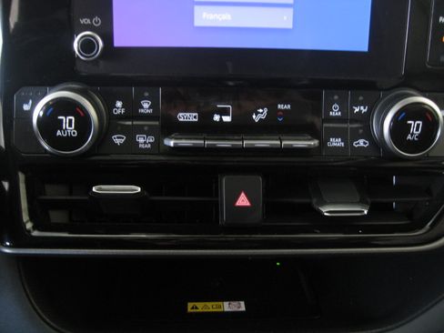 Used 2023 Toyota Highlander XLE image 17