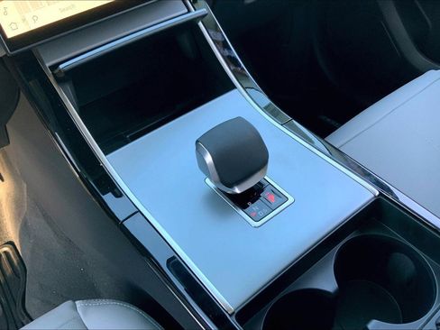 New 2025 Land Rover Range Rover Velar S image 8