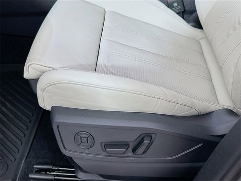 Used 2025 Audi Q5 Prestige image 9