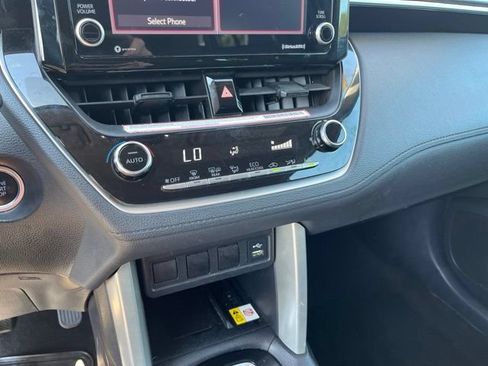 Used 2022 Toyota Corolla Cross LE AWD/4WD image 27