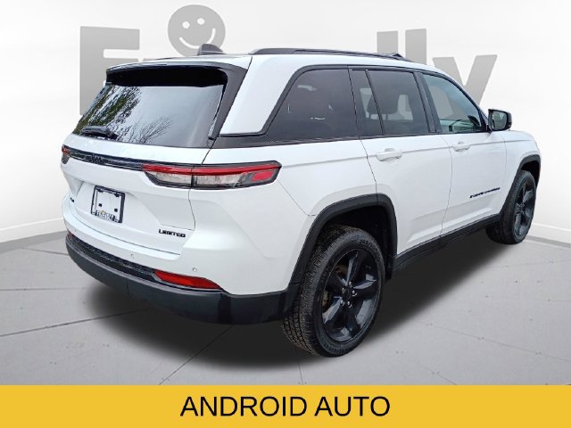 Used 2023 Jeep Grand Cherokee Limited w/ Black Appearance Package AWD/4WD image 5