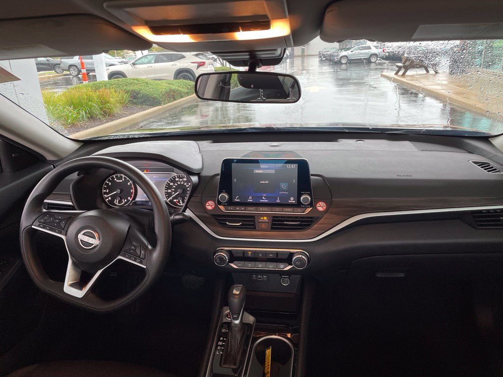Used 2024 Nissan Altima 2.5 SV FWD image 16
