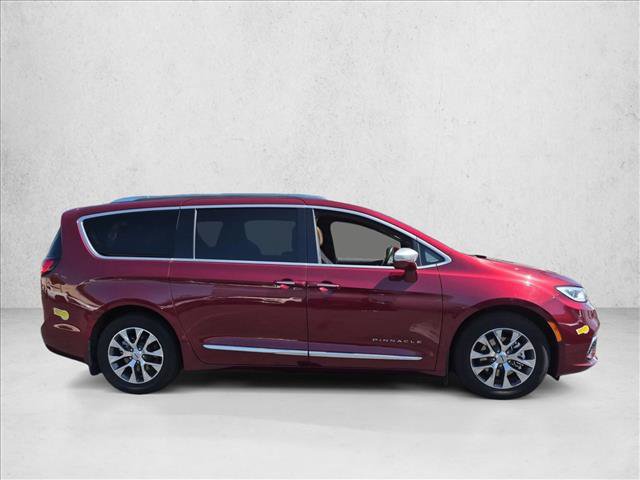 Used 2022 Chrysler Pacifica Pinnacle FWD image 4