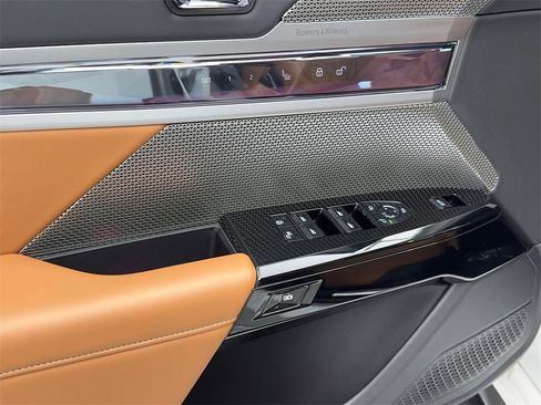 Used 2023 BMW 740i image 40