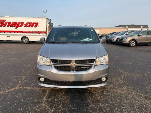 Used 2018 Dodge Grand Caravan SXT FWD image 3