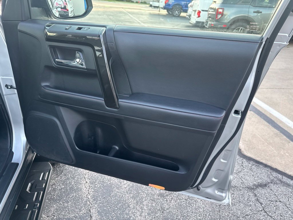 Used 2020 Toyota 4Runner Venture w/ Moonroof Package AWD/4WD image 34