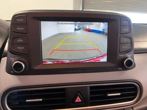Used 2019 Hyundai Kona Limited FWD image 28