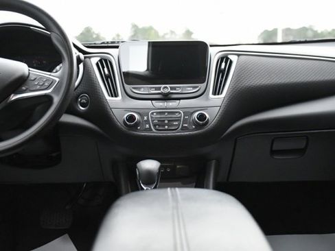 Used 2024 Chevrolet Malibu LT image 11