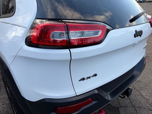 Used 2015 Jeep Cherokee Trailhawk w/ Comfort/Convenience Group image 12
