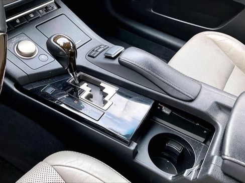 Used 2010 Buick Enclave CXL image 19