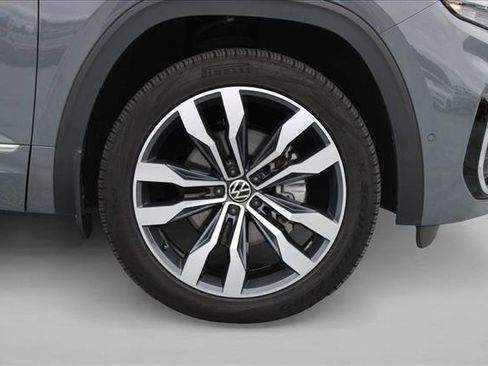 Used 2022 Volkswagen Atlas Cross Sport SEL Premium R-Line AWD/4WD image 16