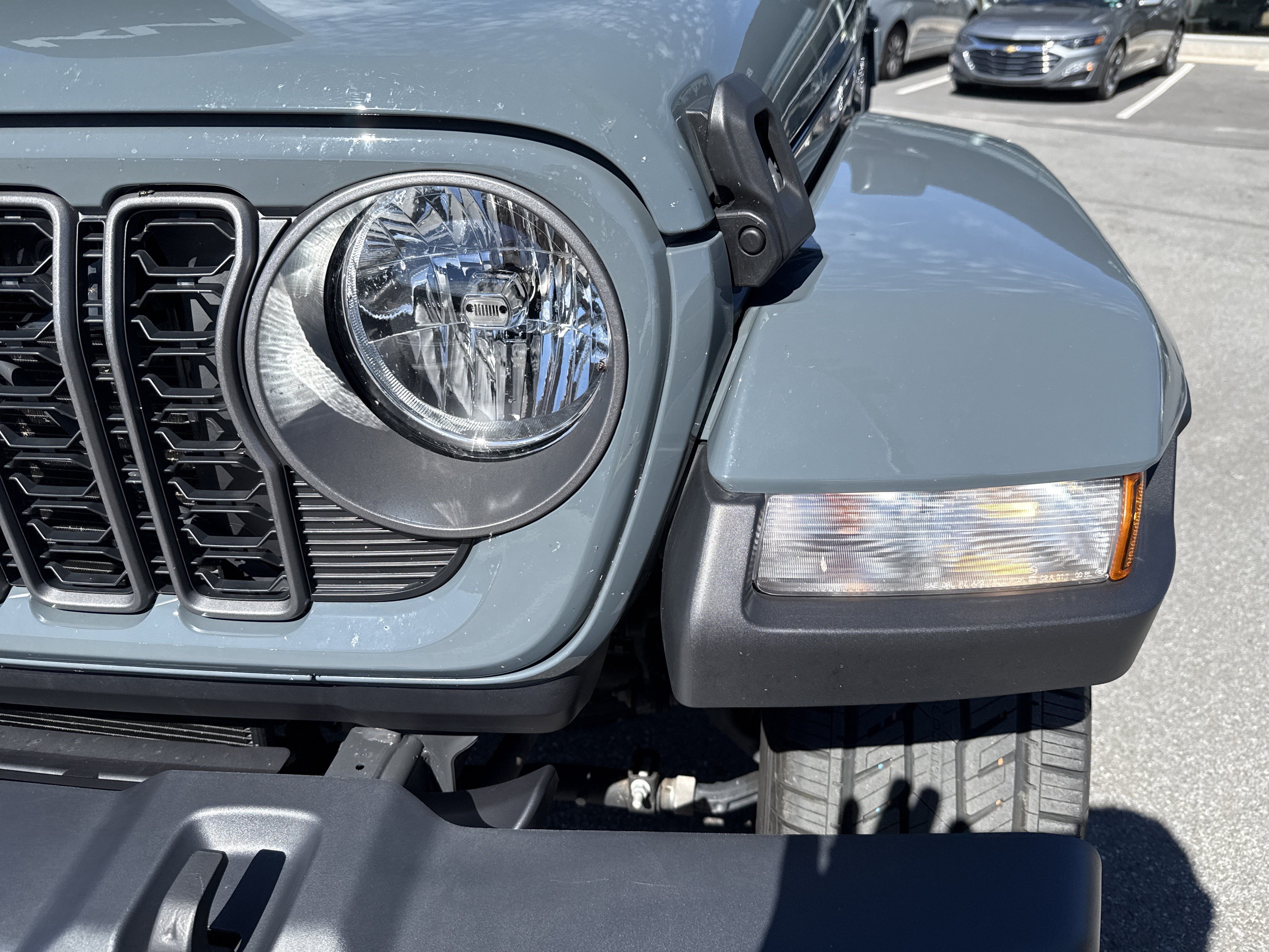 Used 2025 Jeep Gladiator Sport AWD/4WD image 10