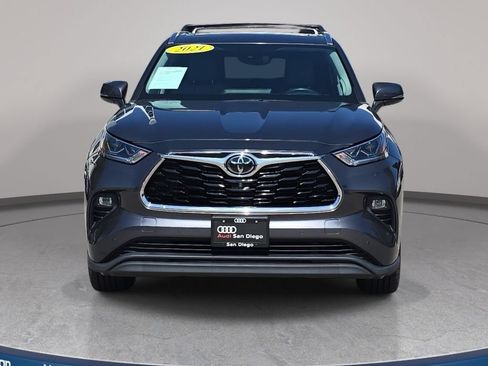 Used 2021 Toyota Highlander Limited FWD image 3