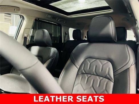 New 2026 Nissan Pathfinder Platinum image 3