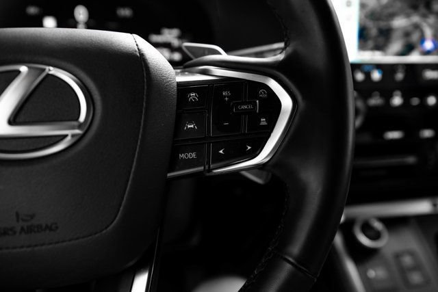 Used 2025 Lexus GX 550 w/ Accessory Package (2T) AWD/4WD image 31