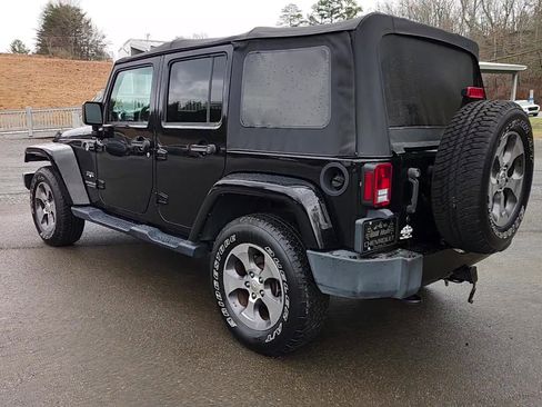 Used 2017 Jeep Wrangler Unlimited Sahara w/ Connectivity Group image 12