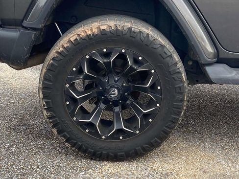 Used 2018 Jeep Wrangler Unlimited Sahara image 9