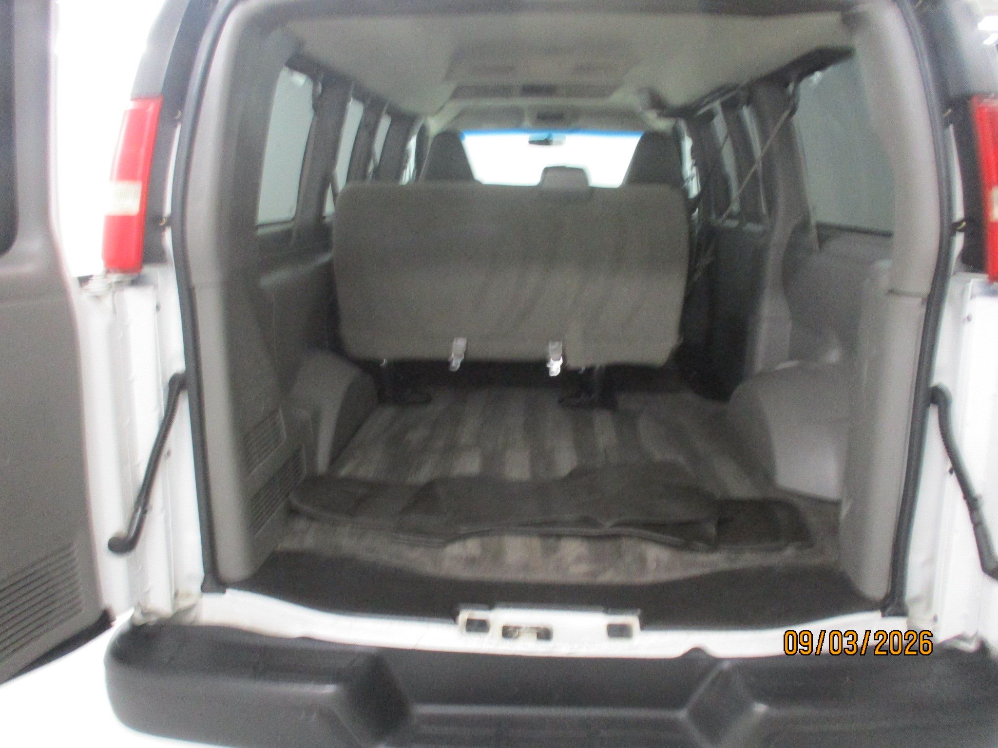 Used 2017 Chevrolet Express 2500 LS RWD image 6