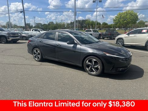 Used 2022 Hyundai Elantra Limited image 11