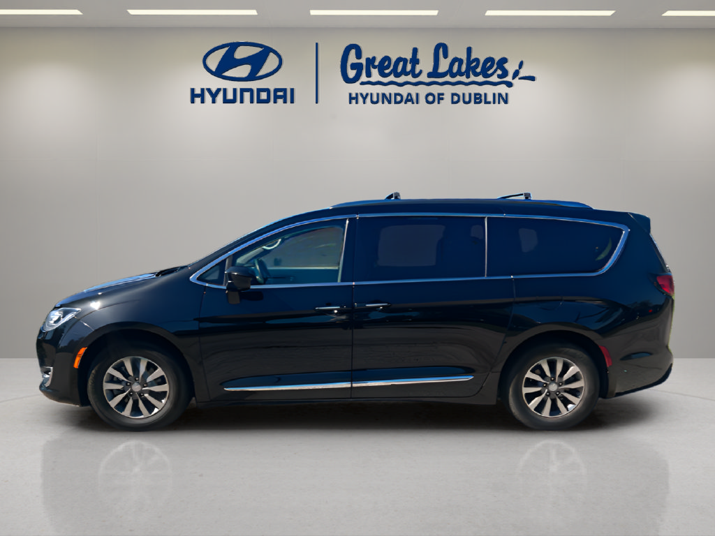 Used 2020 Chrysler Pacifica Touring-L Plus FWD image 2