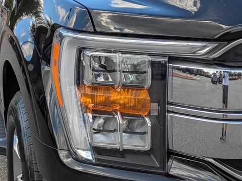 Used 2023 Ford F150 Lariat RWD image 10