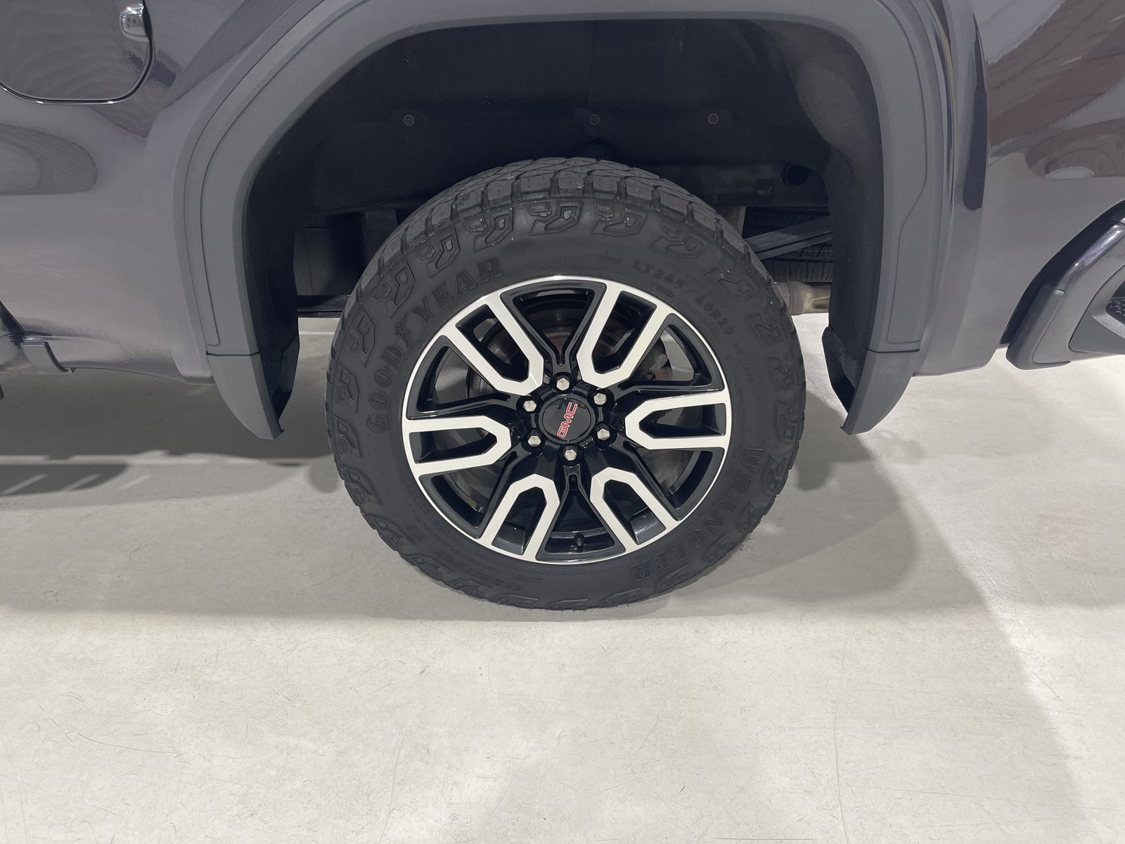 Used 2024 GMC Sierra 1500 AT4 w/ Technology Package AWD/4WD image 10