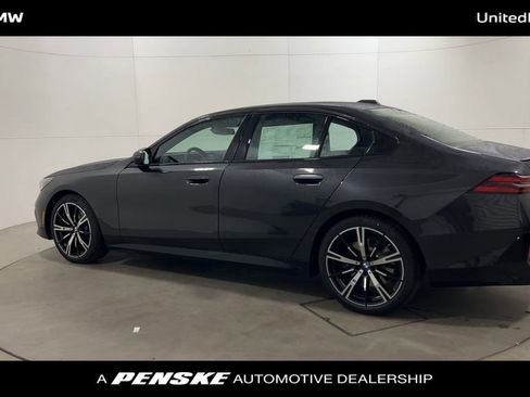 Used 2025 BMW 530i w/ M Sport Package image 6