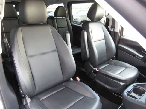 Used 2023 Mercedes-Benz Metris Passenger image 21