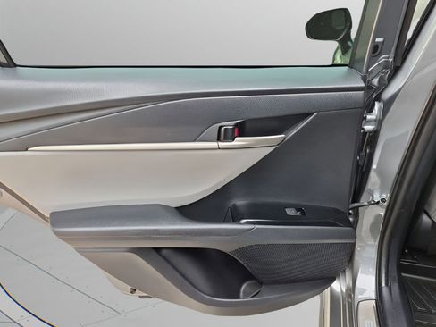 Used 2025 Toyota Camry SE w/ Convenience Package image 17