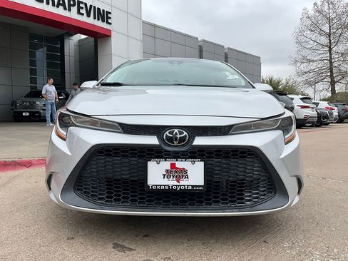 Used 2022 Toyota Corolla LE image 4